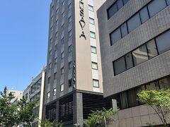 東京へ到着しました。
宿泊先は、ＪＲ新日本橋駅から徒歩1分の『ホテルかずさや』さん、初めての利用です。
会場からのアクセスと金額重視で、一休.comでビジネスホテルを中心に探しましたが、連休中はどこもびっくりするような値上がりです。