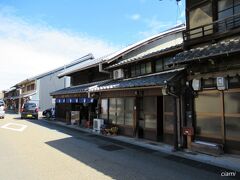 カーブした屋根、初めて見た。



