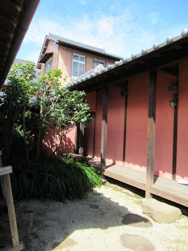 渡り廊下あっても、壁無いし。