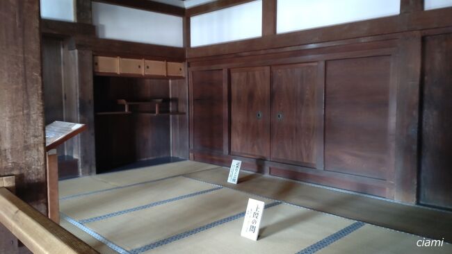 なんでここだけ畳敷き？