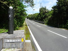 まずやって来たのは、何の変哲もない一般的な坂道です。
しかし、ここは『長友ロード』と呼ばれています。