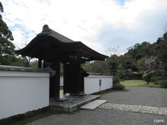 まっ、目的は、日本庭園のほうだから。