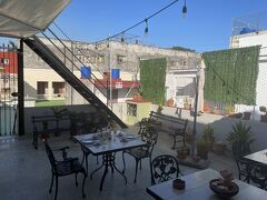 食事をとったのち、別のホテルに泊まるのでチェックインに向かいます。
今日泊まるホテルはナシオナルデキューバなので同じ新市街となります。

キューバの5つ星の国立ホテルで非常に歴史ある建物です。ウォルトディズニーを始め各国の著名人が泊まったことでも有名でロビーにはいろんな人の写真が飾ってあります。