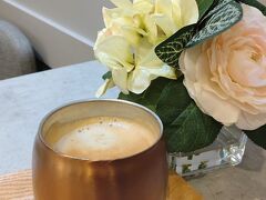 お店に入って一休み。