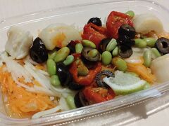 それから、成城石井で買ったサラダ。