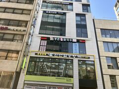 着いたのが夜遅かったので、リムジンバス1,700ウォンを払い、明洞まで向かいました。
速攻で眠って疲れをとり、朝から散策開始です！