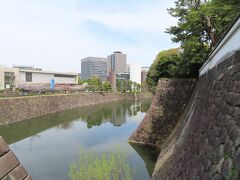 左端の建物は　
東京国立近代美術館
