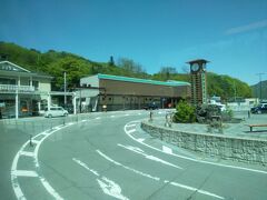 110分遅れで長野原草津口駅に到着。本来なら鉄道からアクセスする人達が乗車してくるのだろうけど、ロータリーのバス乗り場も閑散として時を待たずして出発。