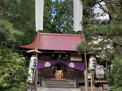 上山城は別名月岡城とも呼ばれ、敷地内に月岡神社があります。桶狭間時代から家康と闘いを共にした、藤井松平家の利長を最新としてまつる武門の神社です。