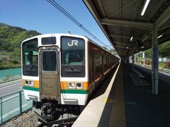 乗車券は持っているのでホームへ向かうと、当駅始発なので1番線には既に車両が待機していました。