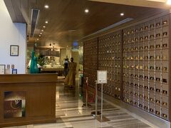 【ザ・マニラ・ホテル】での朝食会場は、１階の【カフェ・イラン・イラン】