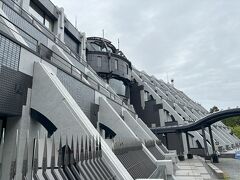 この日は御殿場プレミアムアウトレットでショッピングを楽しんだ後、
レンブラントプレミアム富士御殿場で宿泊。
変わった外観にびっくり。