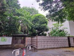 日本近代文学館、旧前田侯爵邸、日本民芸館などがある所だけど
この日はどこも閉館中。