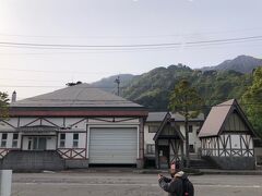 立山駅にて

空はどんより曇り空です。
うーーん
