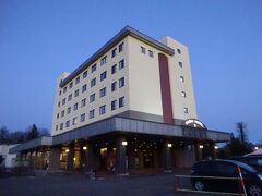 道の駅のすぐそばにある笹井ホテルに到着。
直前での予約だったので6人で泊まれる宿がなかなか見つからず、ようやく見つけたところ。
