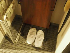 チェックインの際にちょっとドキっとする事（駐車場代2800円の件）があったので、フロント周りの写真を撮っていませんでした。

さらに、帰りに東京の駐車場代の恐ろしさを知る事に。
