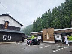 夫氏から、ごまどうふ買ってきてやとの命を受けているので、帰りに團助に寄ります。

ここも貸し切り状態。
