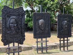 ホテルに向かって歩いている途中にあったモニュメント
「Murals（壁画）」って壁はどこに？？

左から【アロヨ（14代）】【ベニグノ・アキノ3世（15代）】、順番からすると【ドゥテルテ（16代）】…ドゥテルテ？？似てね～(^^;;