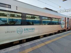 　江陵行きの列車は、17時48分の出発です。