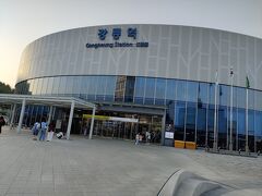 　近代的な江陵駅に到着しました。タクシーで江陵市外バスターミナルに向かいました。