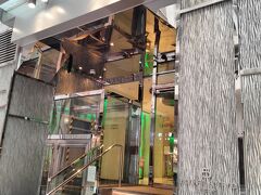 上環のホテル：iclub AMTD Sheung Wan
10時前に到着
チェックイン14:00まで時間があったので
スーツケースを預けて朝食に行きました
