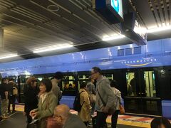 千葉駅から千葉モノレールに人生初の乗車

吊り下げ式というのに驚いた
