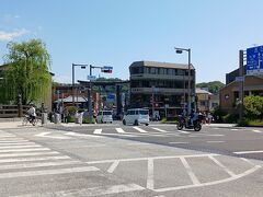 13:45
宇治駅着。暑いわ～！今日は30℃くらいになるらしい。母はちゃんと帽子も持ってきてた。