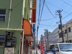 １５分ほど歩いて、ことぶき屋さん到着。

われらが新潟の旅先ギョーザのお店として、チョイスしたのはこのお店です。