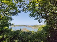 松島湾を眺めながらの散策も気持ちいい。