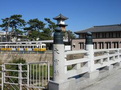 こんぴら街道を琴平駅に向かうと、金倉川に架かる大宮橋に出ました。