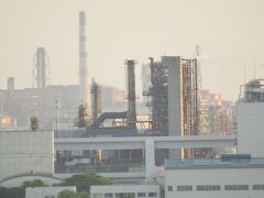 羽田空港から見える
川崎側の工場地帯