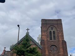 入った出入り口ではない場所から出ると目の前に聖アグネス協会がありました。

ん？ということは府庁の近くなのねと気付き、そちらへも足を向けてみます。