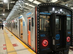 長崎駅にて乗車してきた列車をパチリ☆
サイドはアルミ色だけど顔は黒くてLED照明でピカピカしてます。

『その光は九州の未来を照らす』って・・・
かなり重要な役割を担った列車だったのね。