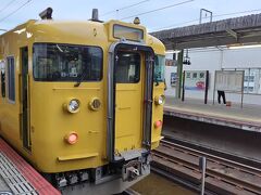 尾道駅から空港行きのシャトルバスが発着する三原駅へ移動。