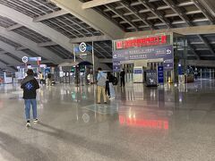 オンタイムで出発し、北京首都空港第3ターミナルへ到着
到着後は電車でターミナル内を移動。
20：15に到着したが、外国人用イミグレーションがガラ空きで、
すぐに入国できた。
入国審査の際は特に質問も無かった。