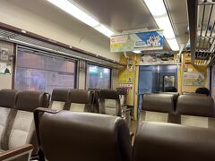 次は通常快速で新札幌に着くのは4分差だったので、721系に引越し。