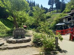 一番奥にある白銀公園です。公演のシンボルは滝です。