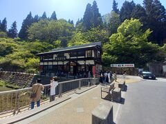 バスを降りてすぐの所にある明友庵です。