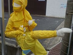 このまちには、街角に、忍者がいっぱい。でも、目立ちすぎ。