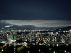 広島のホテルからみた広島城
ライトアップがこれまた幻想的