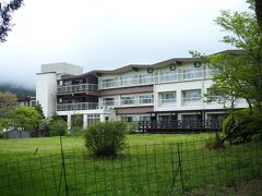 このホテル、庭で飼ってるんじゃないの？と思われるくらいいつも雉がウロウロ歩いていたけれど、今年はその姿なし。

雉を捕まえて食べちゃうんじゃないの？と思うくらい数年前は中国人観光客が多かったんだけれど、今年はその姿なし。