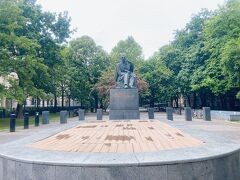 一生名前を覚えられなそうな名前wの広場にたてられた、Pavol Orszagh Hviezdoslavの立派な像。

ブラチスラバがここまで日本人観光客に人気だとは思ってなかったのですが、今回のGW旅行で1番日本人(個人旅行・ツアー団体)を見かけたかも!