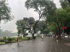 ホアンキエム湖
