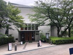 《飛鳥山公園》「紙の博物館」外観…「紙の博物館」は、昭和25年(1950年)6月8日に、東京都北区「王子」に設立されました。