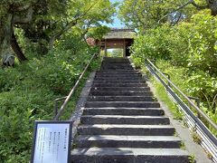 前回は鎌倉の秘境・台峯緑地を歩いたが、
https://4travel.jp/travelogue/11759411
今年は久しぶりに葛原岡・大仏ハイキングコースを歩いてみようと、北鎌倉降りて左（鎌倉方向）へ。まずは一昨年工事中で入れなかった縁切り寺、東慶寺へ。10：36
東慶寺の中はとてもきれいな庭園で、お天気の良い新緑の季節、まるで天国のような空間だったが、境内撮影禁止で撮れず。