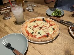 夕食は土浦近辺の焼き鳥屋で、と思っていたのですが週末でどこも満席。
なのでBEB5と同じ建物にあるイタリアンに。

ちょっと疲れていたし、良かったかも。