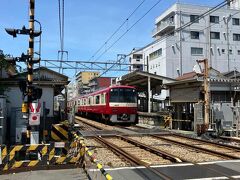 京急大師線の東門前駅
構内踏切がある、地方の駅みたい。

