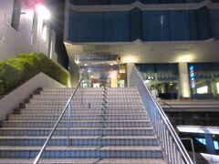 19:00　丸亀プラザホテル（丸亀市塩飽町）丸亀駅徒歩5分
じゃらん：和室・洗浄トイレ付ユニットバス・朝食無料サービス
料　金：5,000円　PayPay払い
駐車場：無料