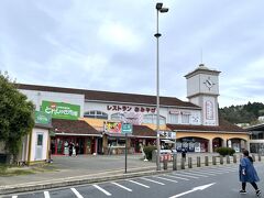 　マイカーで奈良市から室生寺を目指すが、この時は室生川沿いの「吉野室生寺針線」が、かけ崩れで通行止めとの情報が。最初に着いたのは道の駅針テラス。結構走ったが、まだ奈良市だ。広大な道の駅で、さまざまな施設があるが、直売店がいい。この日に帰るのであれば、買いたいものがたくさんある