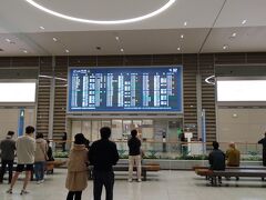 ４時３０分、大韓航空KE720便は定刻より少し早く、仁川国際空港第２ターミナルに到着。

所要時間は２時間半、やはり日本－韓国間は早い。